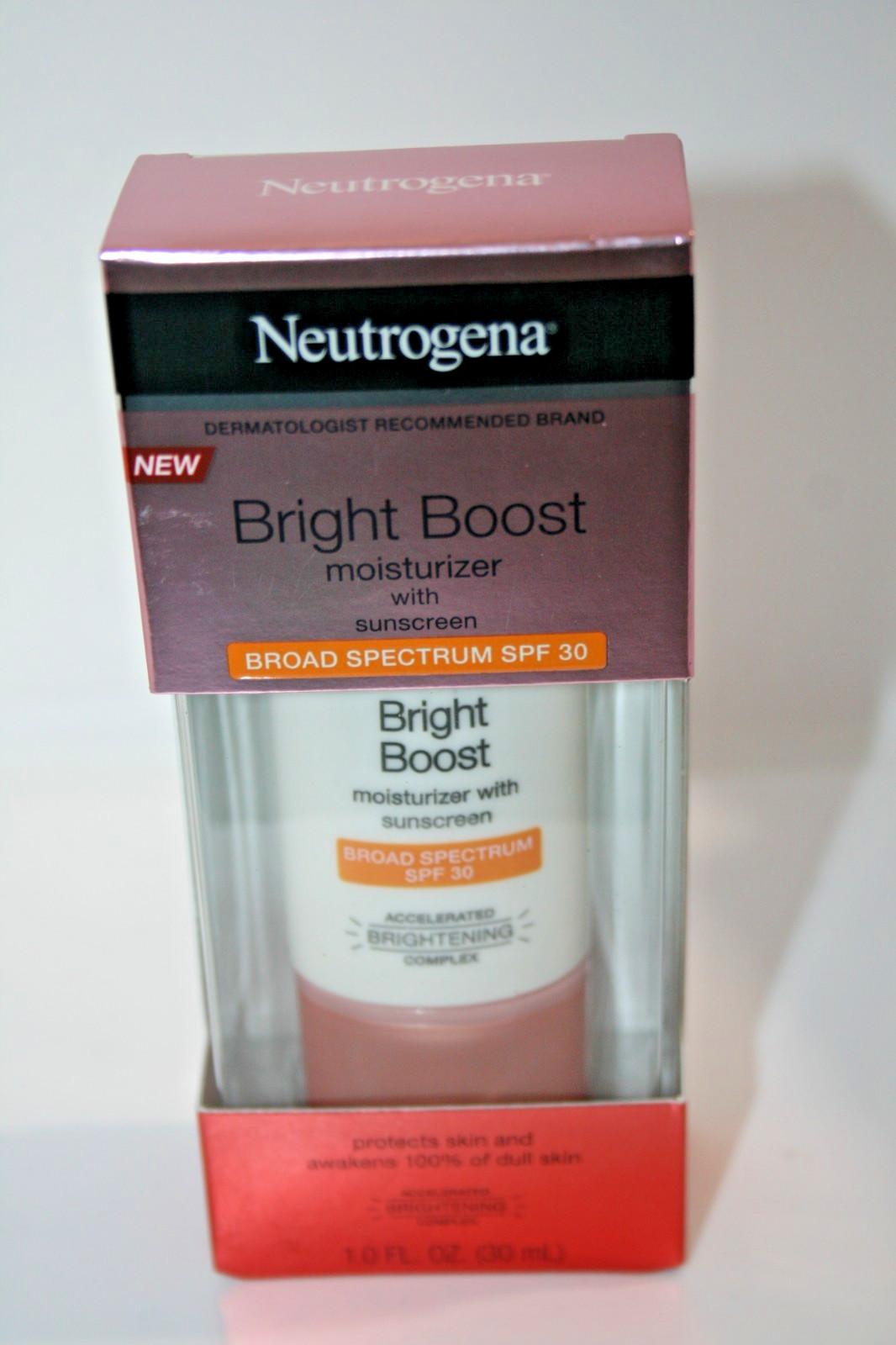 Neutrogena Bright Boost Moisturizer Sunscreen SPF 30 read