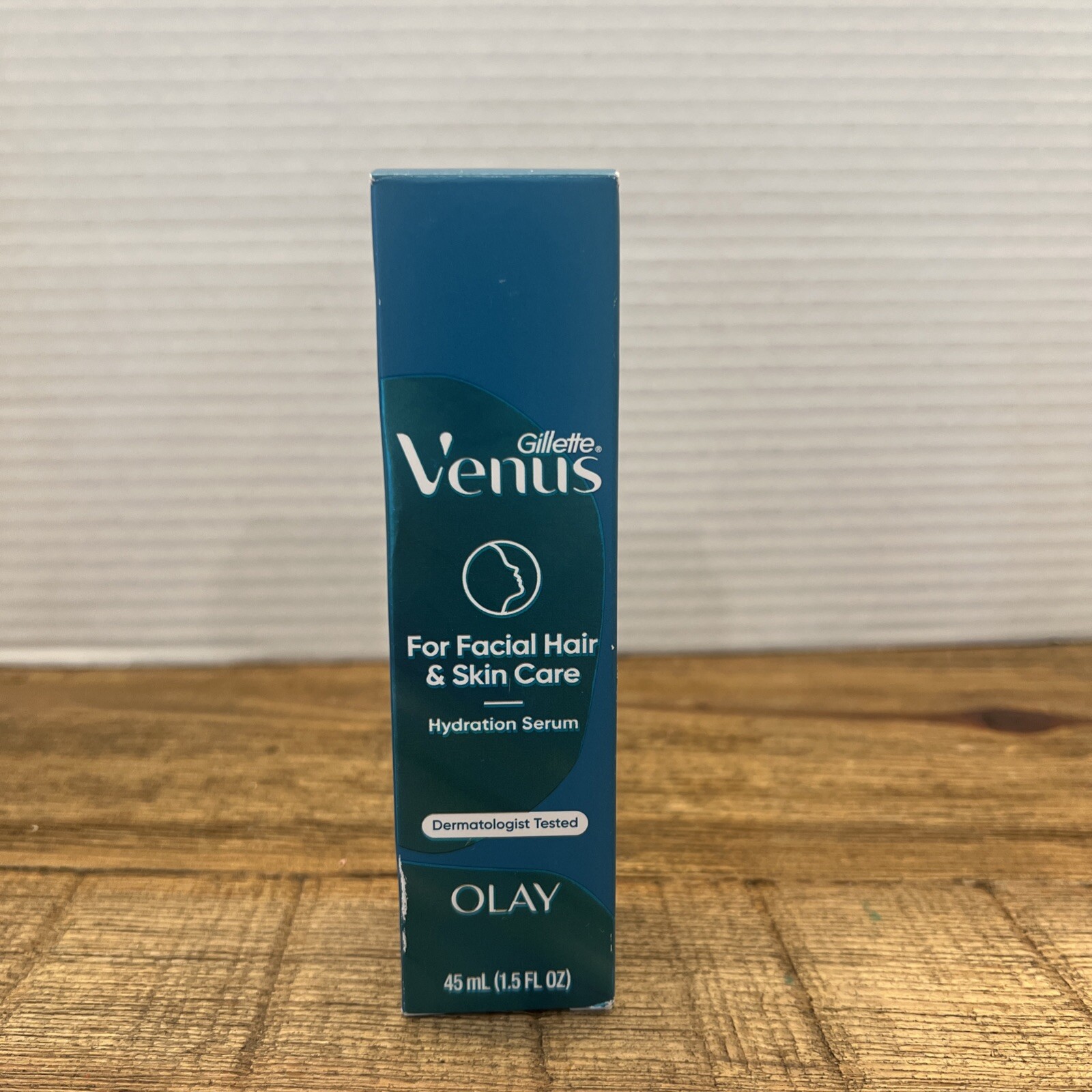Gillette Venus Facial Hydration Serum with a Touch of Hyaluronic Acid 1.5 oz Box