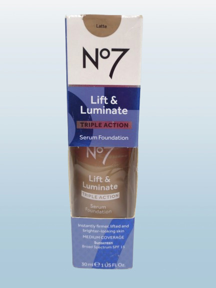 NO7 LIFT & LUMINATE TRIPLE ACTION SERUM FOUNDATION SPF 15 LATTE 1 OZ BOXED