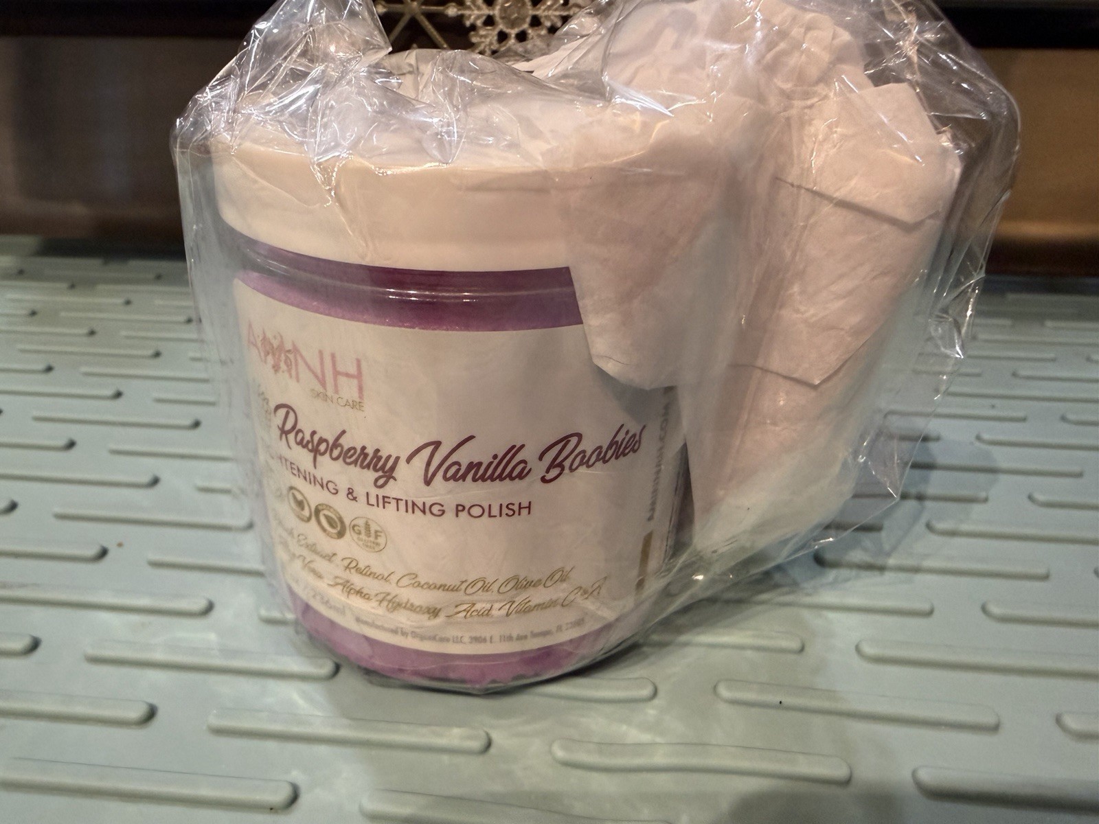 NEW!! AMNH Skincare Raspberry Vanilla Boobies Tightening & Lifting 8oz.