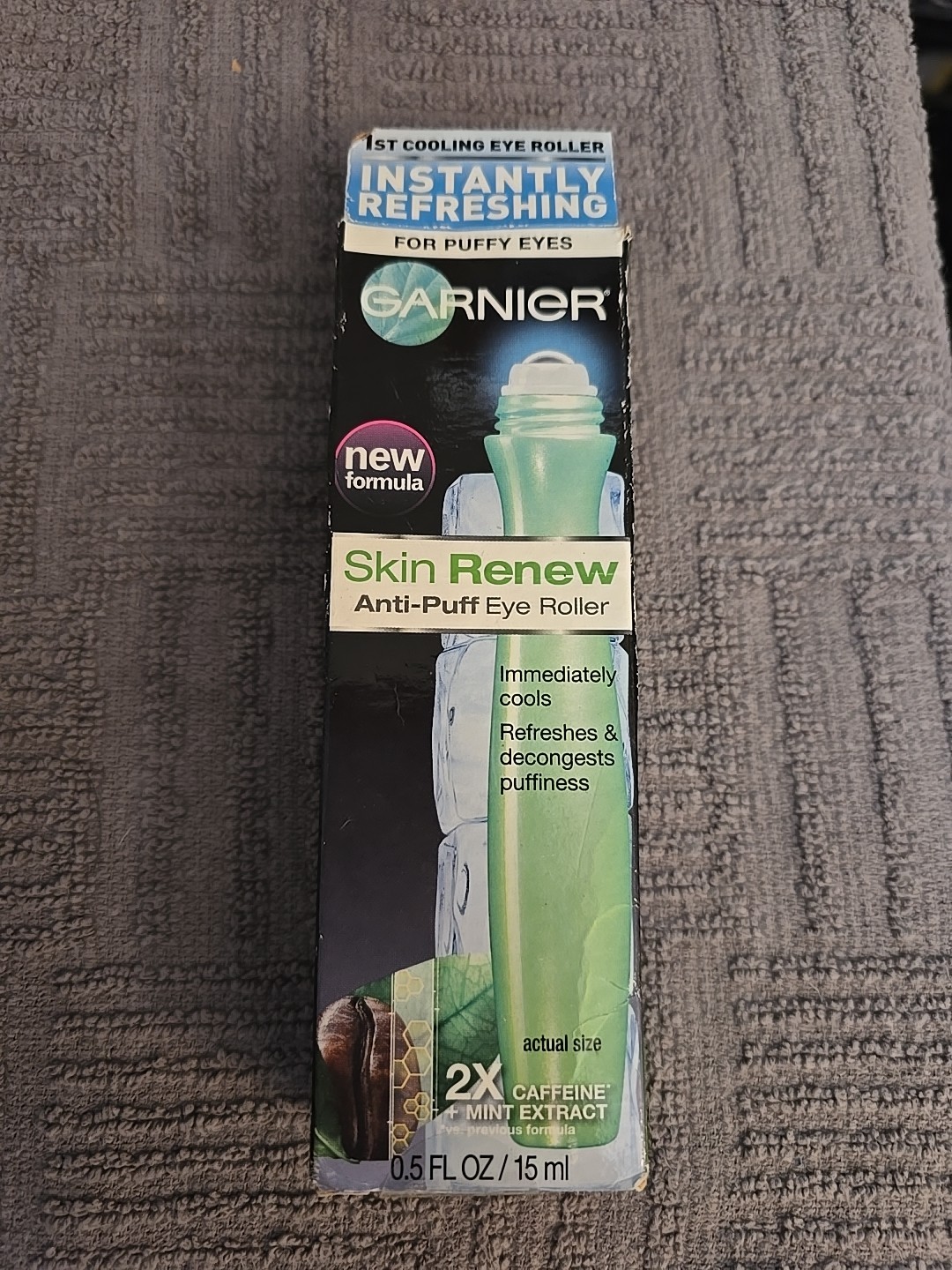 Garnier SkinActive Clearly Brighter Anti-Puff Eye Roller, 0.5 oz (M25)