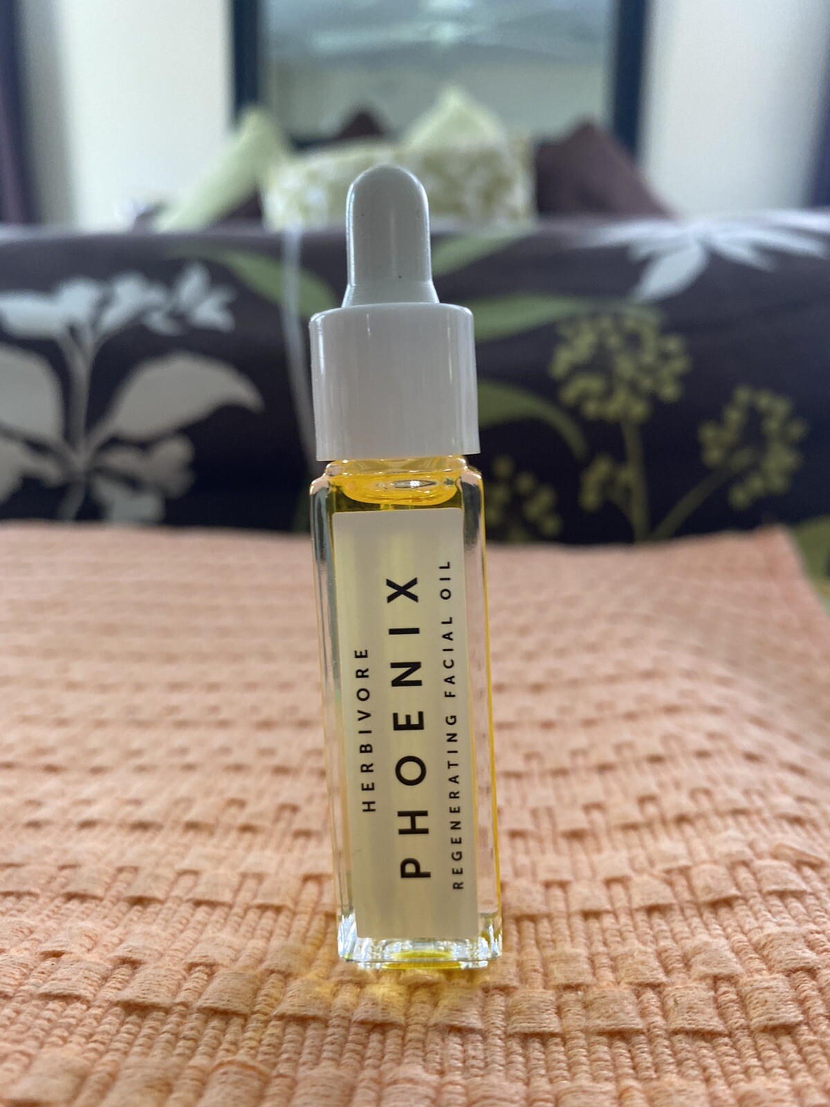 Herbivore Natural Phoenix regenerating Facial Oil Travel Size 0.3oz as described