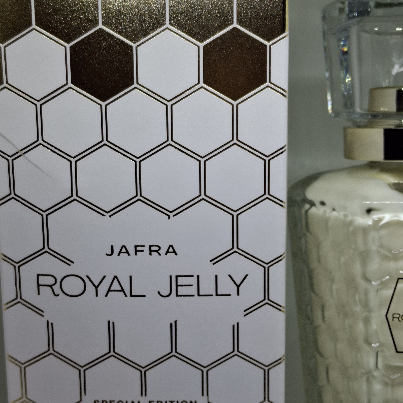 JAFRA ROYAL JELLY MILK BALM -200 ml- 6.7 oz NEW SPECIAL EDITION