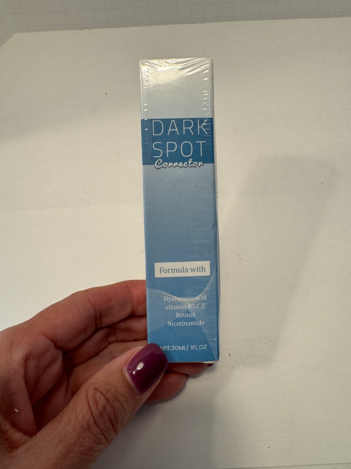 Dark Spot Corrector with Hyaluronic Acid, Vitamins B5 C E Retinol 1 Fl OZ. NIB