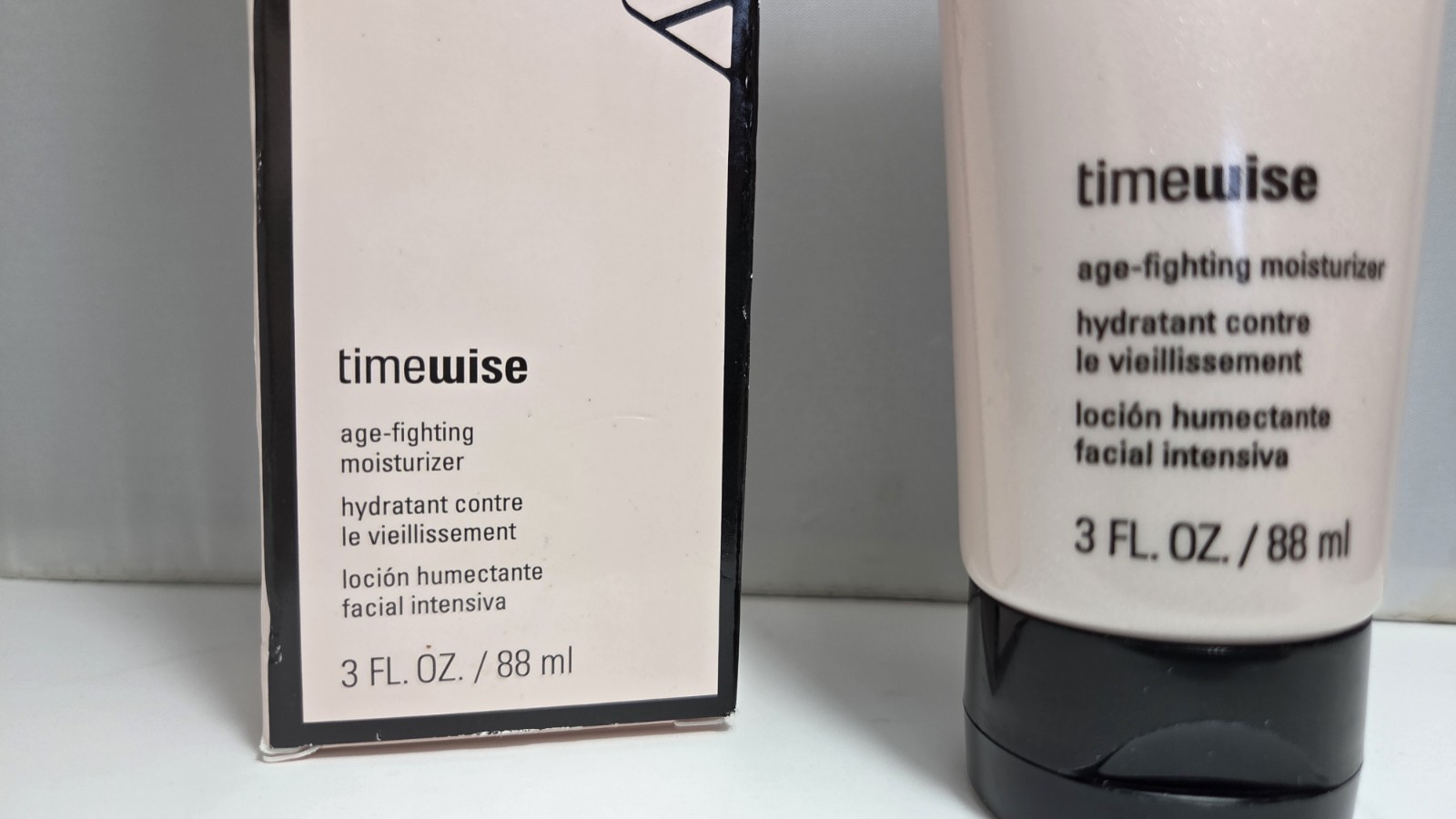 Mary Kay Timewise Age Fighting Moisturizer Combination / Oily New in Box 026926
