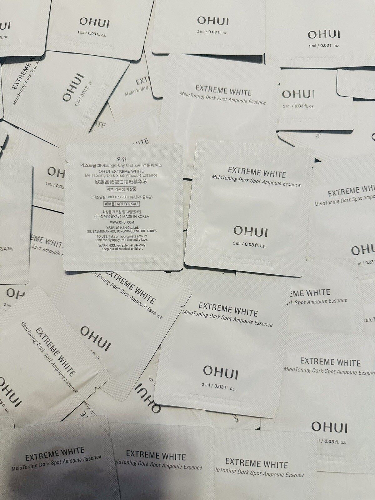 O HUI Extreme White MelaToing Dark Spot Ampoule Essence 1ml x 30pcs (30ml) OHUI