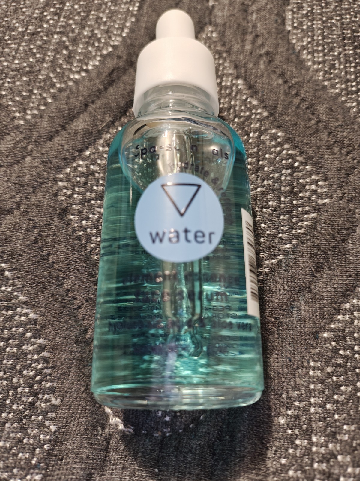 The Spa Scentials «Water» Element Essence Face Serum.