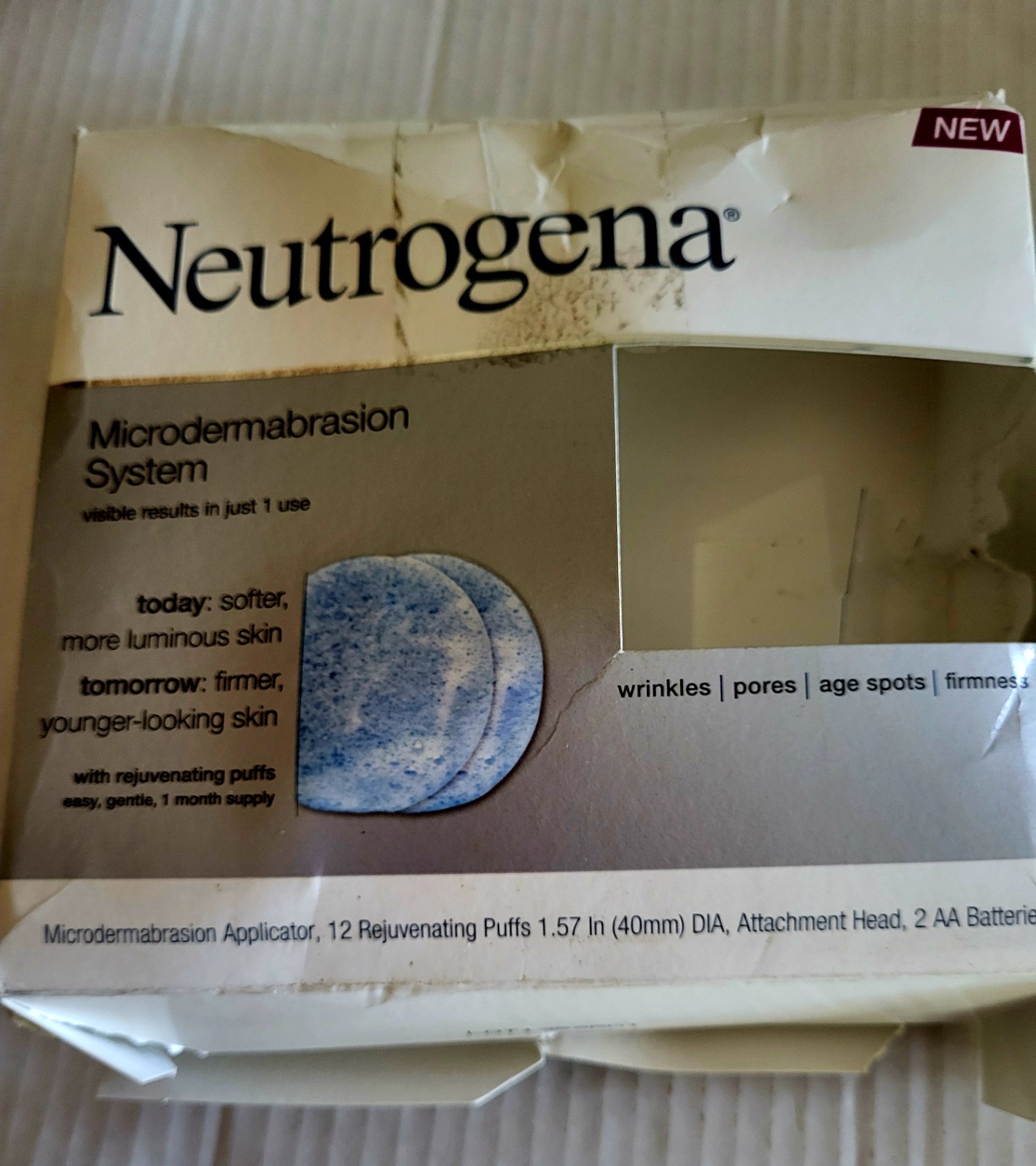 New Neutrogena Microdermabrasion System Kit with 12 Rejuvenating Puffs NIB
