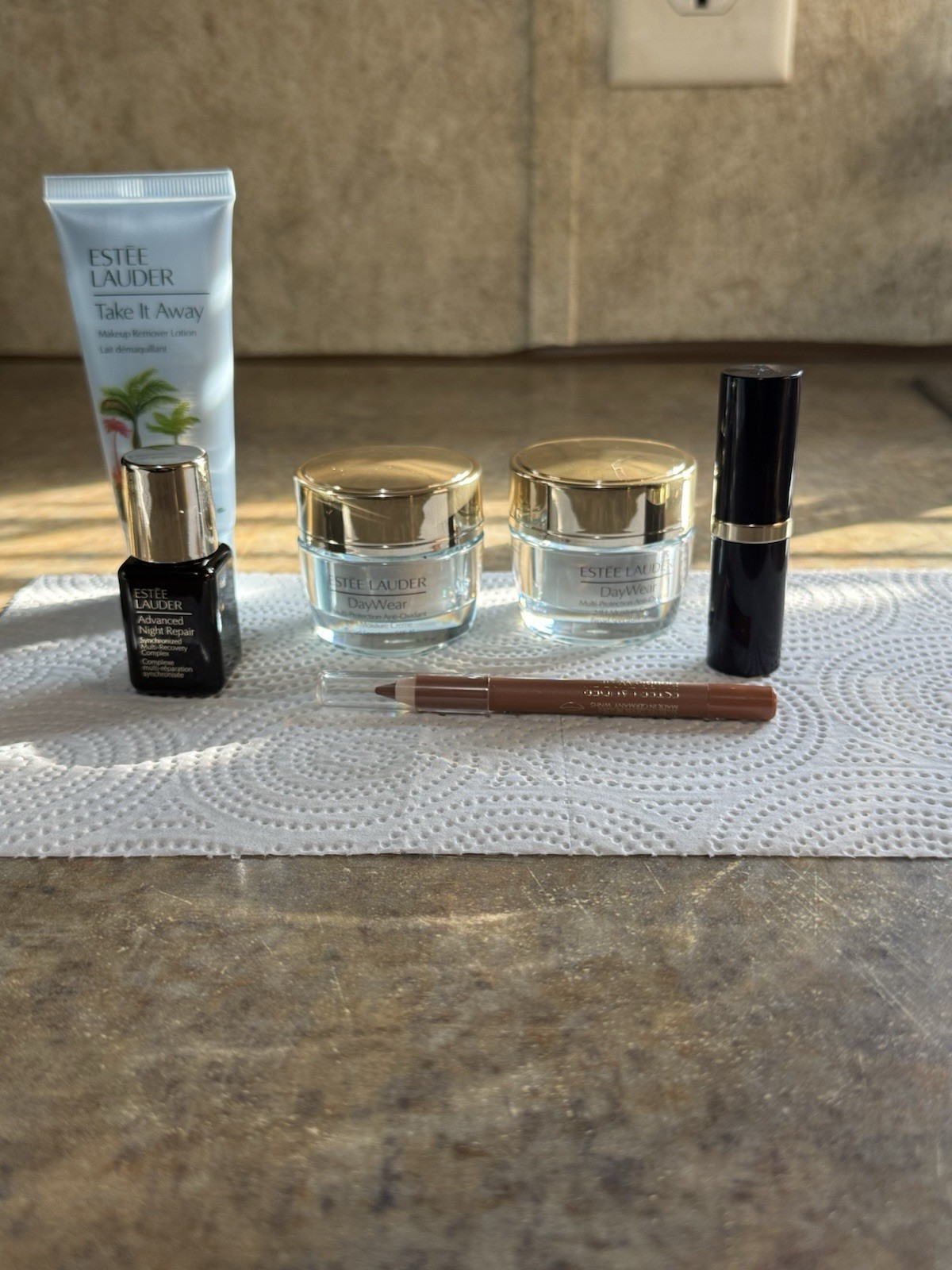 Estée Lauder 6 Piece Gift Pack for Face and Lips. Brand New
