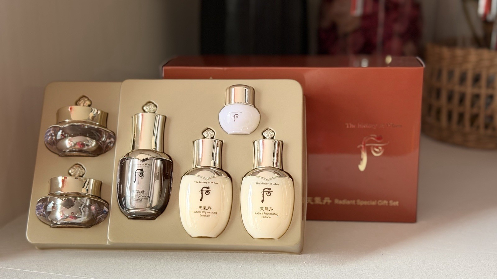 THE HISTORY OF WHOO CHEONGIDAN HWA HYUN RADIANT 6pcs SPECIAL SET, Exp 2027