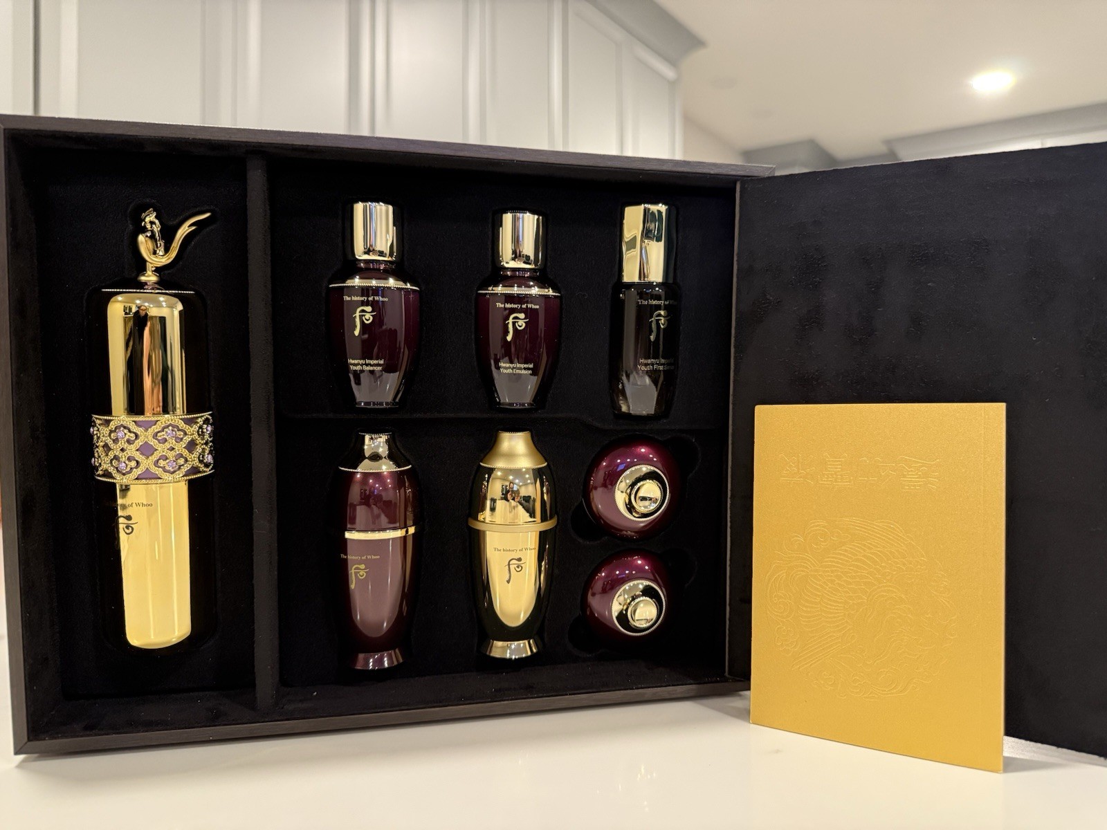 The history of Whoo Hwanyu Signature Ampoule 40ml Special Set Gift set