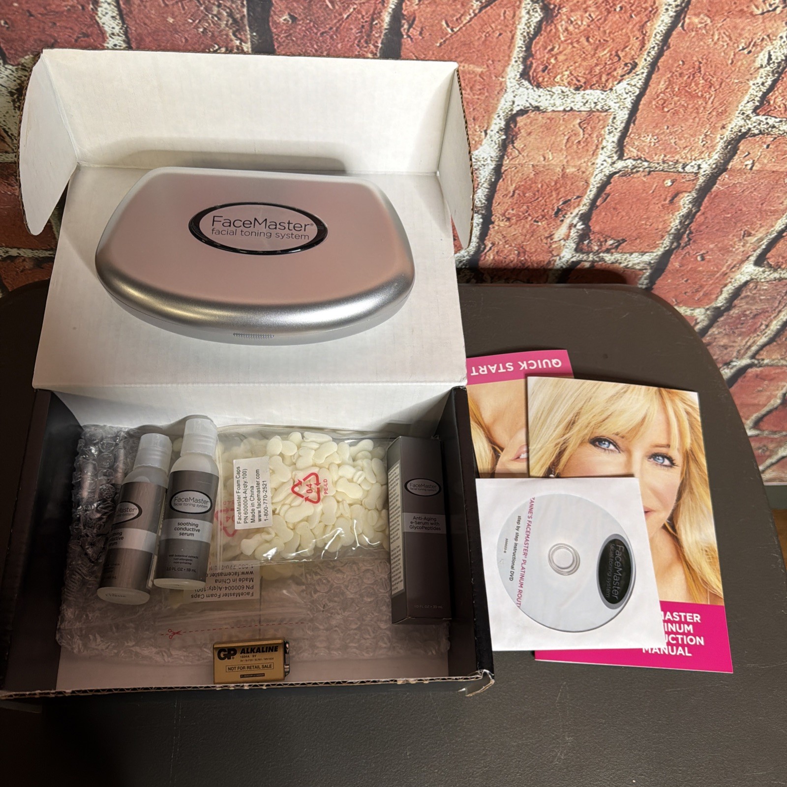 Suzanne Somers FaceMaster Platinum Facial Toning System Age-Defying Kit NIB