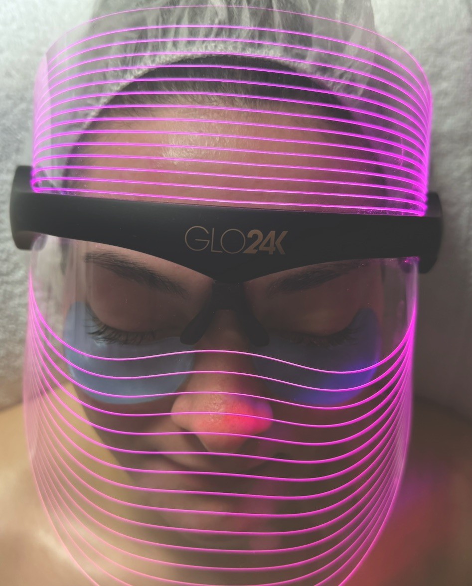 GLO24k LED FACIAL MASK NEW IN BOX ( 7 Different Lights) Wireless