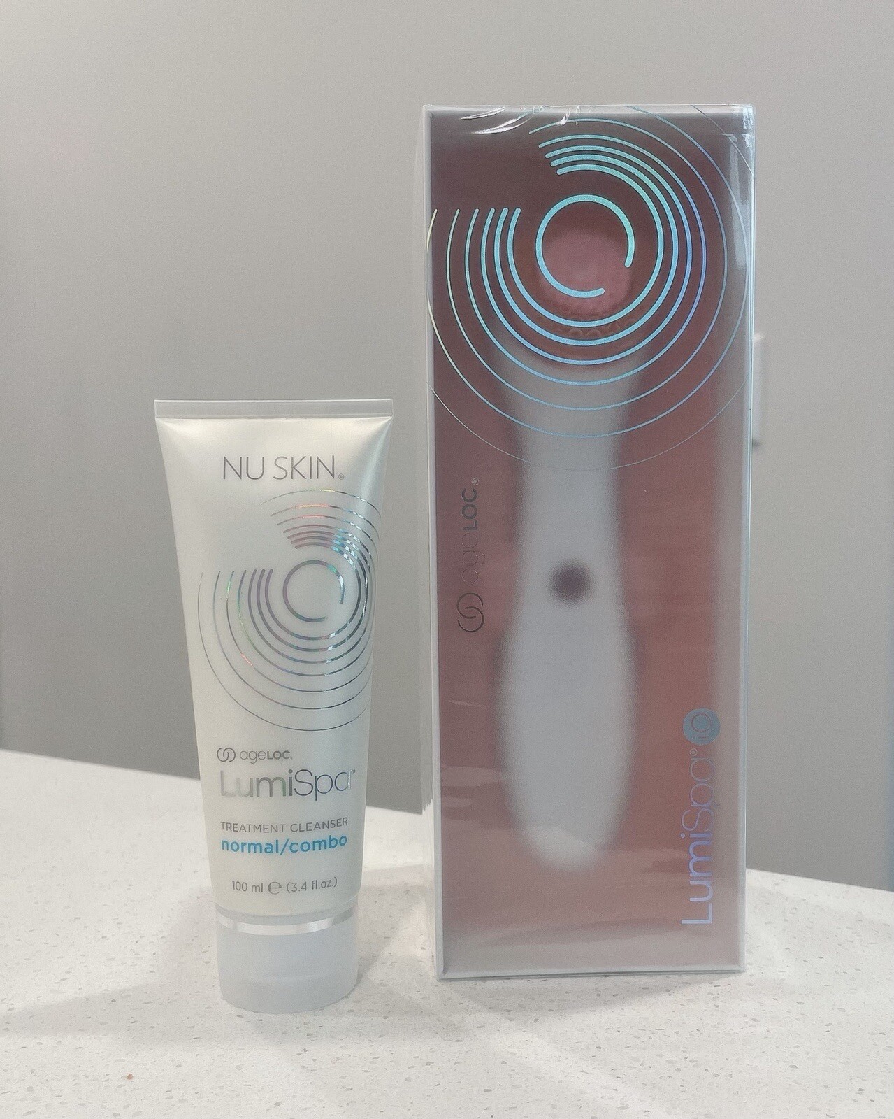 BRAND NEW Nuskin LumiSpa iO kit with a Cleanser(Normal/Combo),Rose Gold
