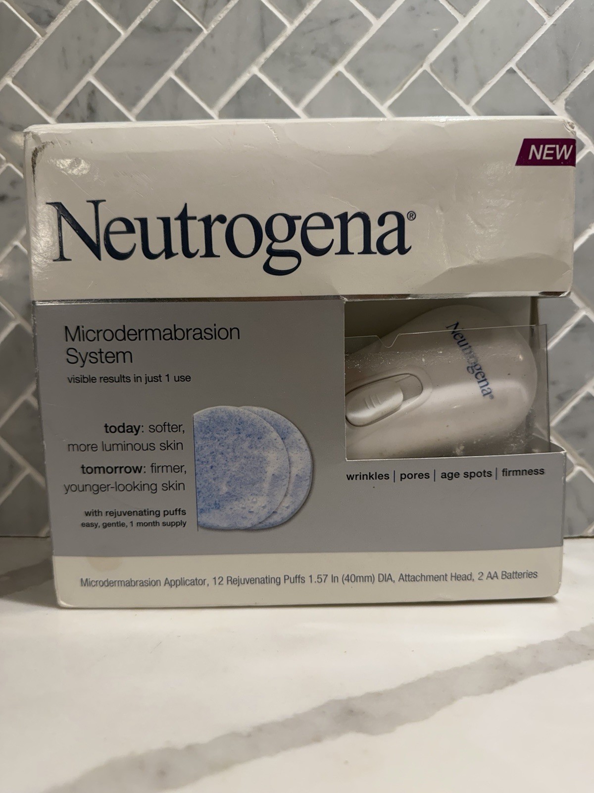 Neutrogena Microdermabrasion System Kit + 12 Rejuvenating Puffs New in Box Seal